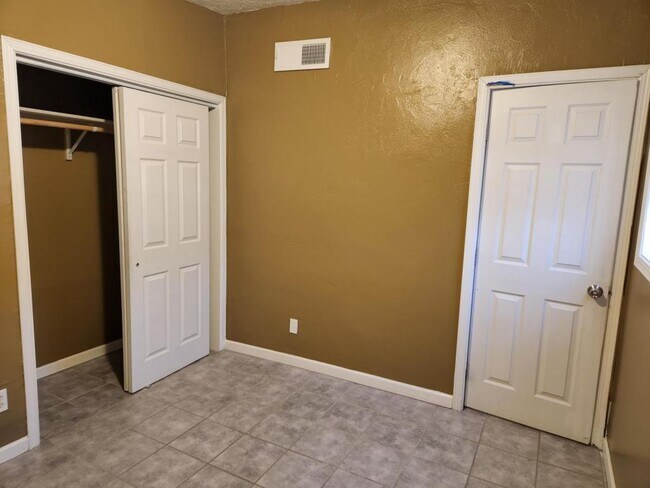 Building Photo - 121 Sierra Vista Dr.