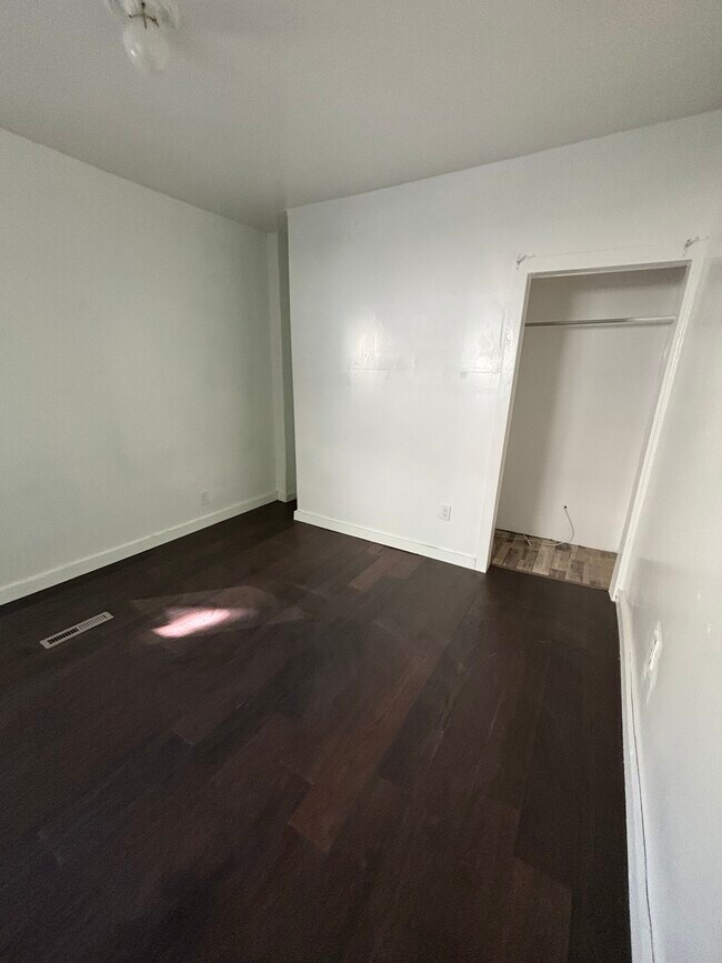 Dormitorio 2 - 1232 Cherry St