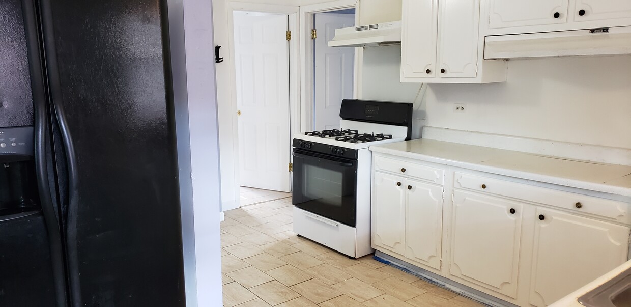 Kitchen - 1311 N 14th Ave