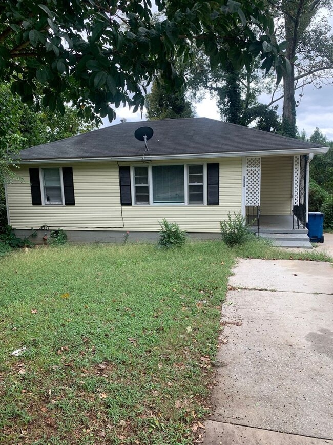 COMING SOON 3 Bed 1 bath - COMING SOON 3 Bed 1 bath House