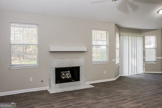 Foto del edificio - 515 E Country Woods Dr