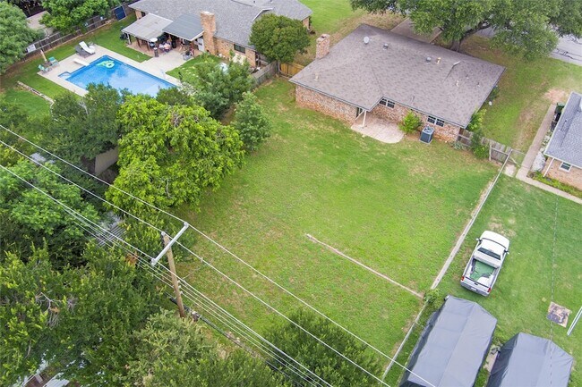 Foto del edificio - 325 Belmont Dr