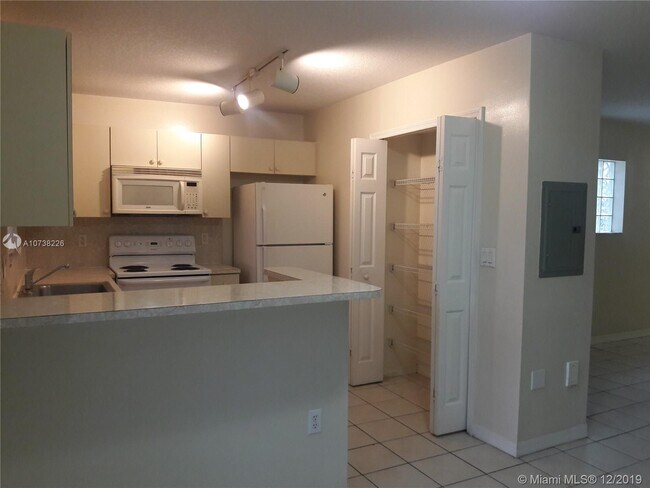 Building Photo - 1261 SE 29 ST  106-25 Homestead Fl 33035