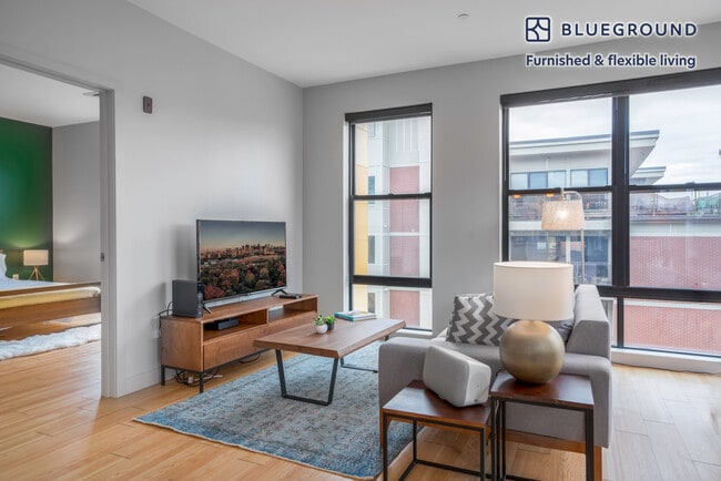 Building Photo - 320 D St