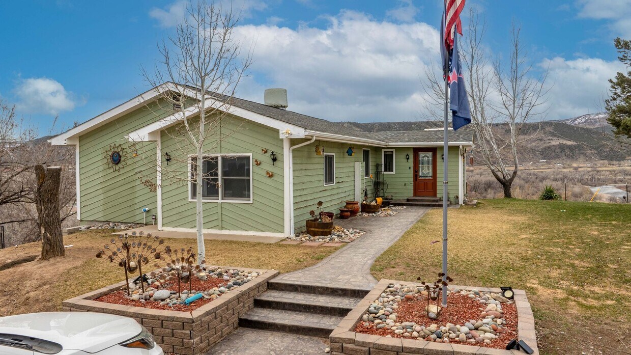 Primary Photo - Enjoy Modern Comfort in This Beautiful Home!