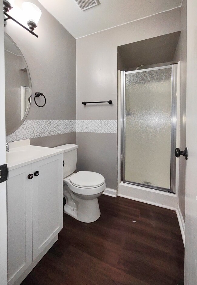 Primary Bathroom - 1680 Horseshoe Dr