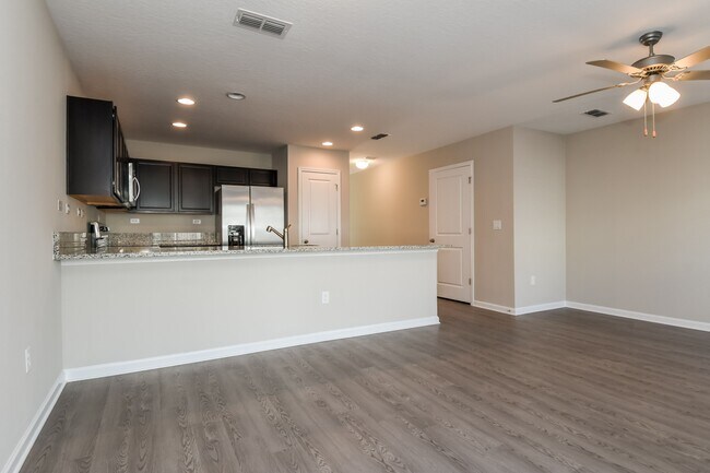 Foto del edificio - 12714 Camden Rd