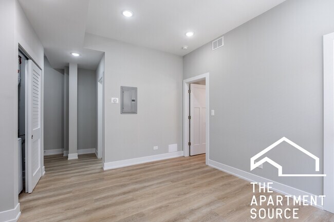 Building Photo - 432 W Belden Ave