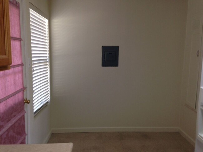 Foto del edificio - Downtown Downstairs Income Restricted Unit