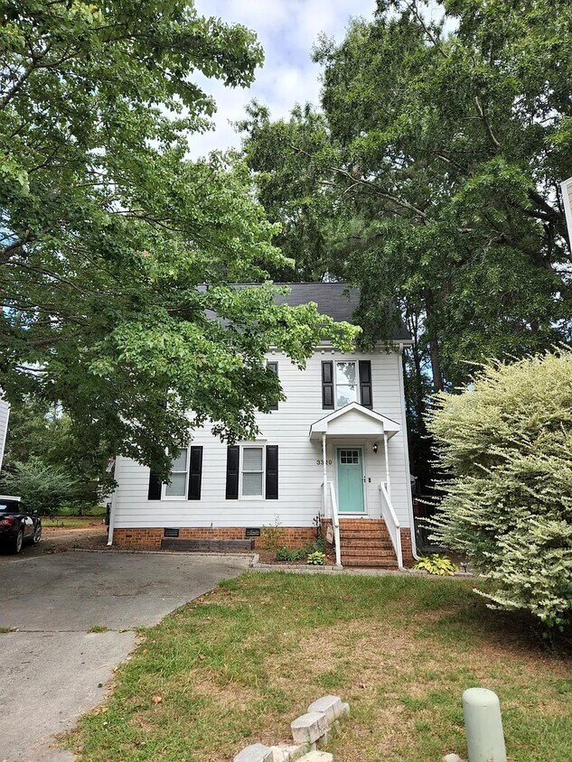 Foto principal - 3329 Derbyshire Pl