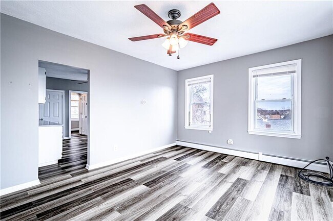 Foto del edificio - 216 Maplewood Ave