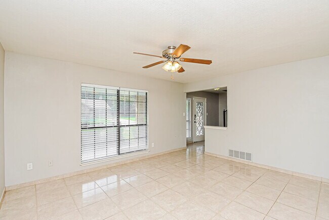 Foto del edificio - 7529 Ashwood Cir
