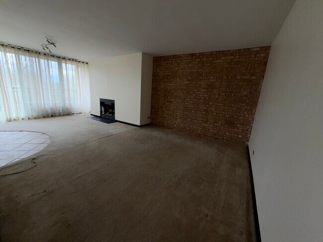 Foto del edificio - 6010 Oakwood Dr