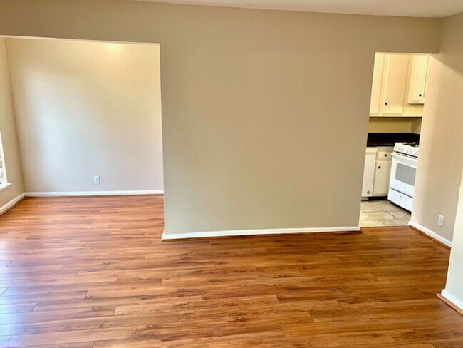 Great 2 bed, 1.5 Bath Condo with Garage in... - Great 2 bed, 1.5 Bath Condo with Garage in...