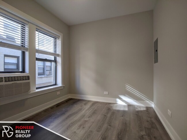 Foto del edificio - 709 W Brompton Ave