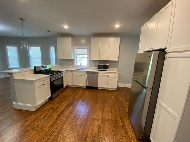 Building Photo - 335 Highland Ave