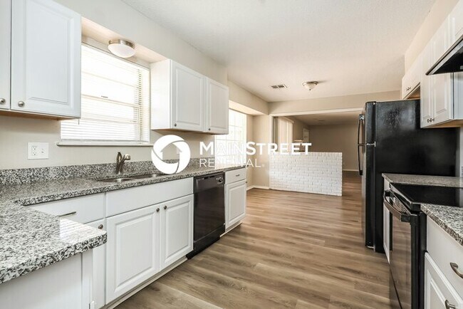 Building Photo - 4 Bedroom Pet-Friendly Home in Oklahoma City, OK with Main Street Renewal