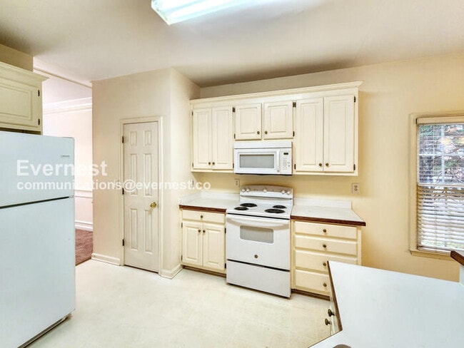 Building Photo - 1660 Cheshire Ct NW