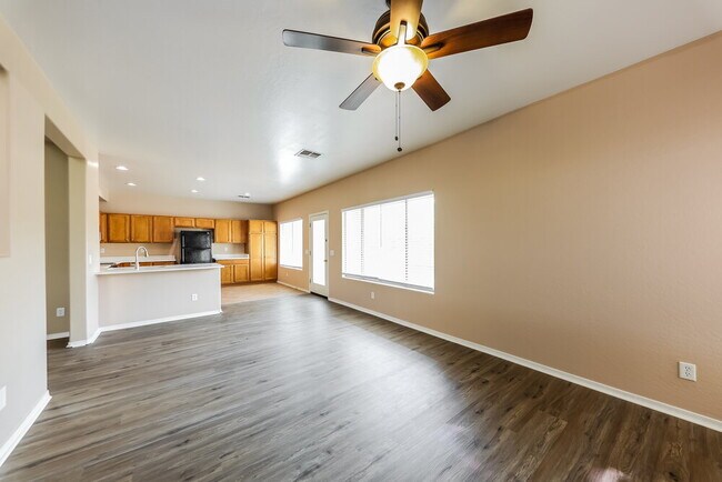 Foto del edificio - 2561 W Granite Pass Rd