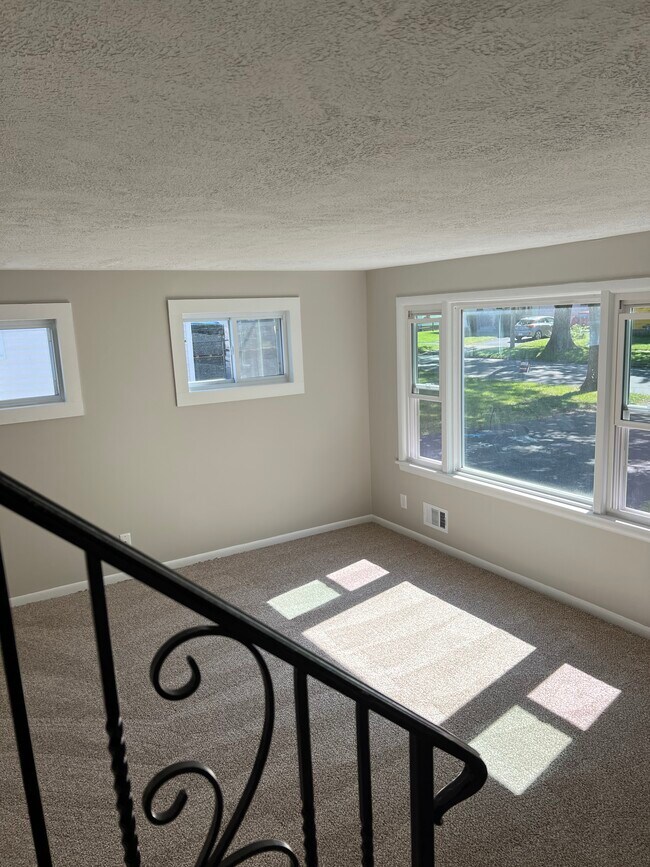 Living room - 678 Ramona St