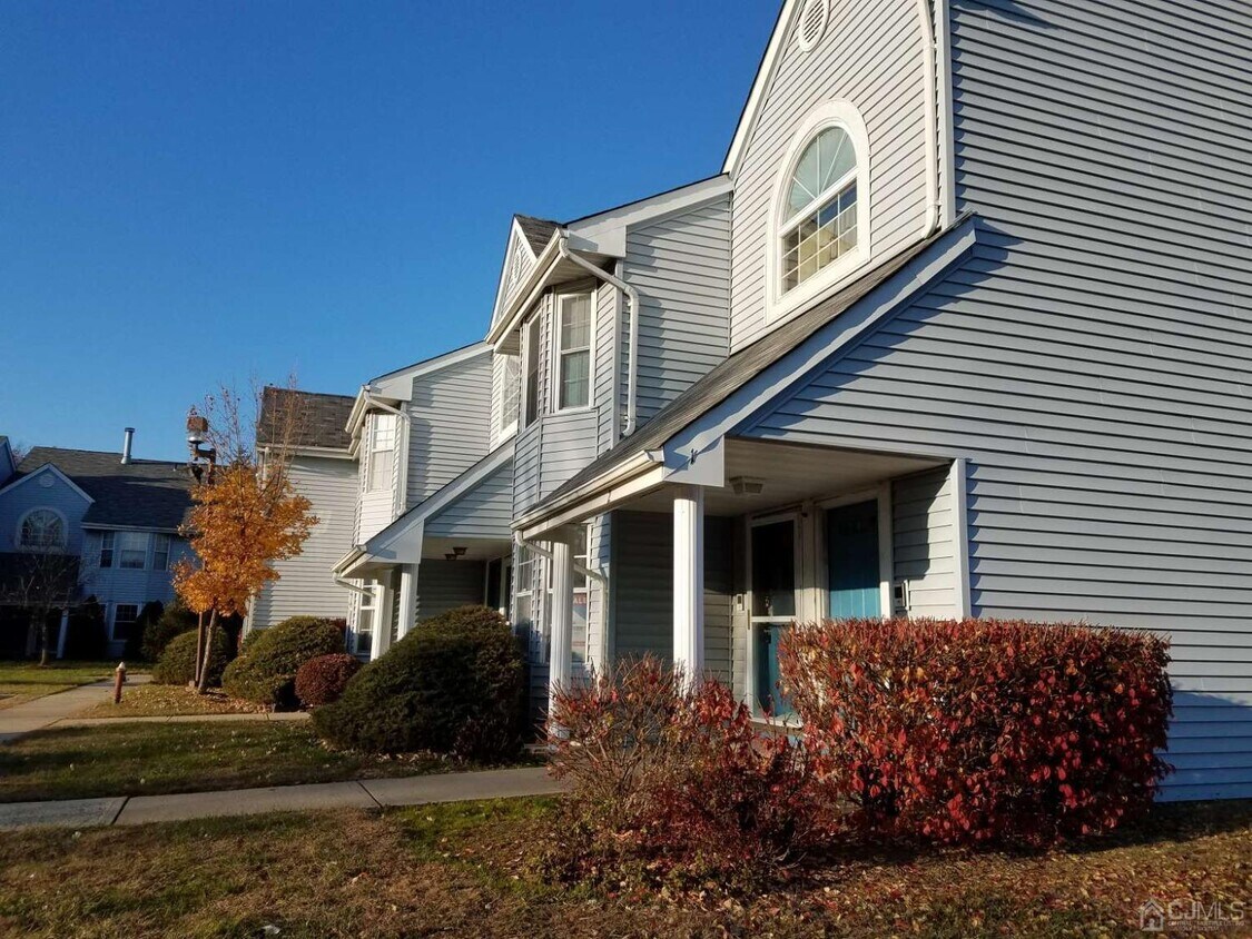 Primary Photo - 1 Tanglewood Ct