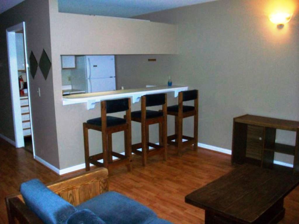 Primary Photo - 102 Calhoun St