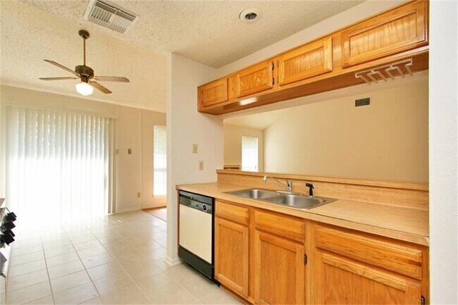 Building Photo - 2602 Lively Ln