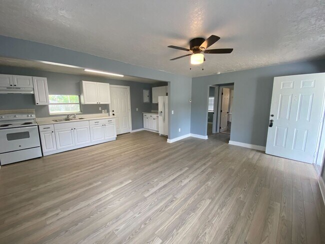 Building Photo - 2 Bedroom 1 Bath Home in Cocoa for Rent!