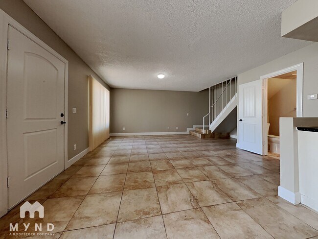 Foto del edificio - 2132 W Glenrosa Ave