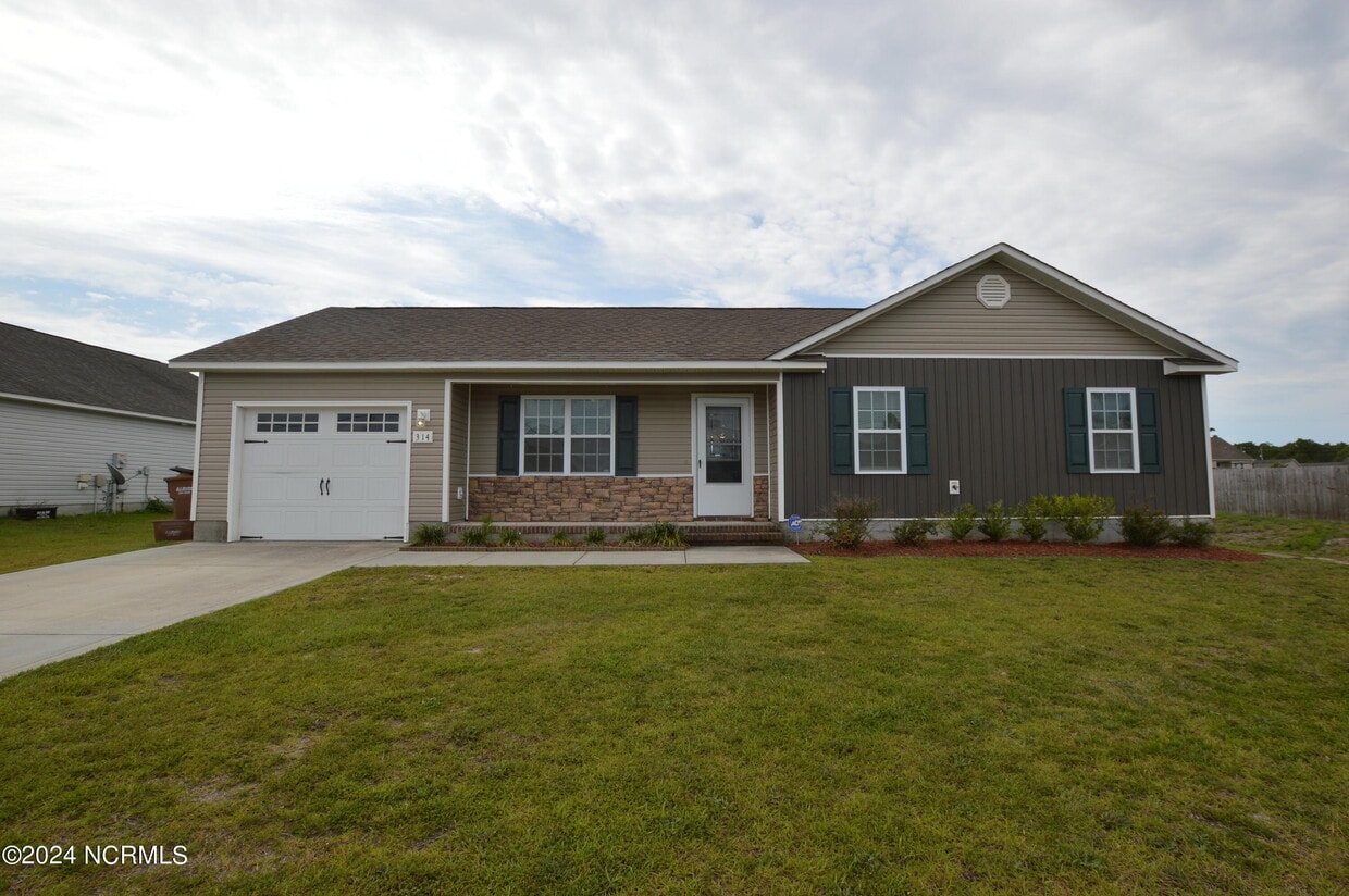 314 Sinclair Ln, Hubert, NC 28539 House Rental in Hubert, NC