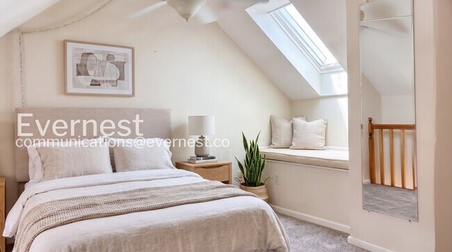 Foto del edificio - 1 Bed/1 Bath Condo with Garage Parking / Available Now!