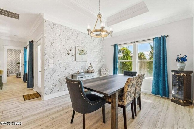 Building Photo - Beautiful fully furnished beach home