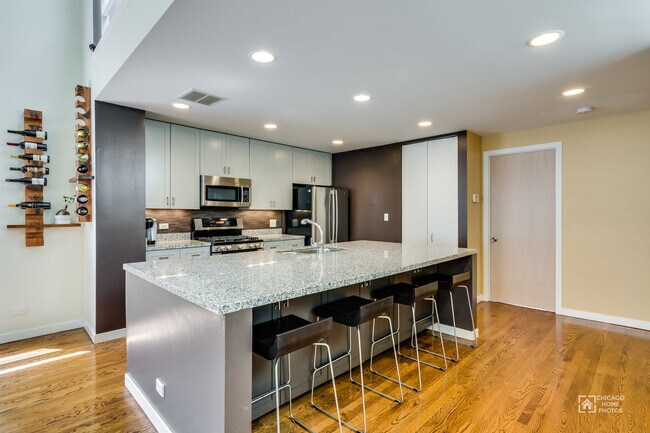 Building Photo - 2828 N Talman Ave
