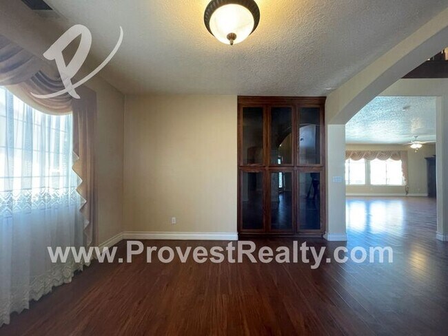 Building Photo - 4 Bedroom 2.5 Bathroom Spring Valley Lake ...