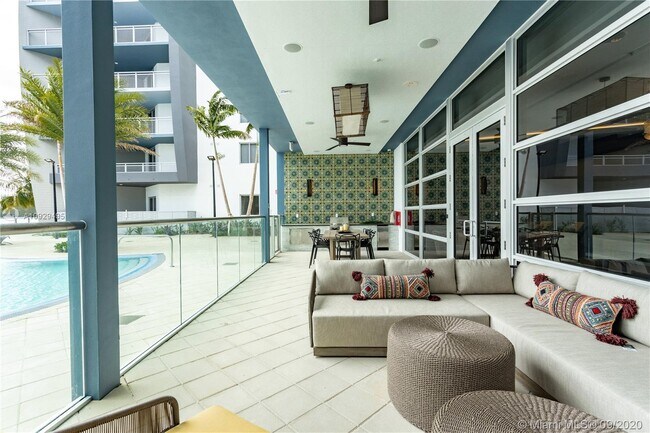 Foto del edificio - 6560 NW 7th St