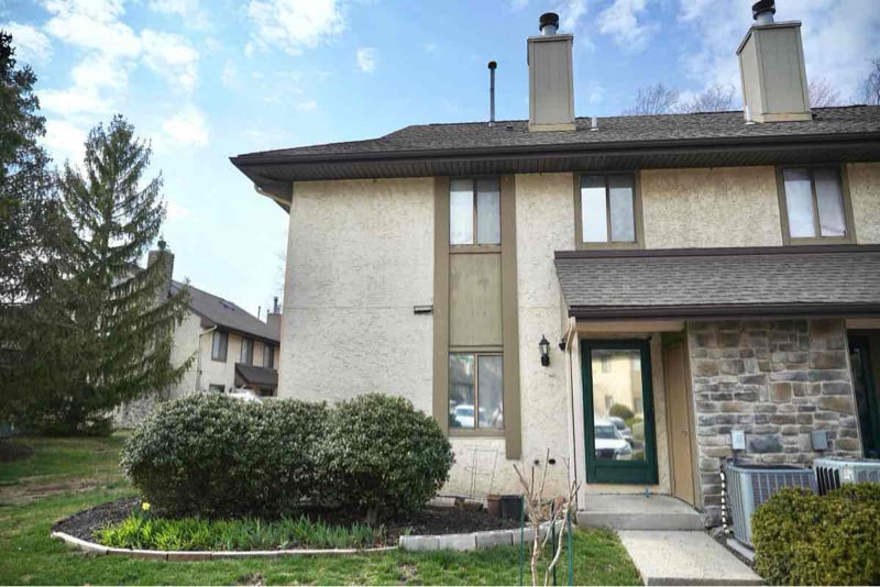 Primary Photo - 72 Hampshire Dr
