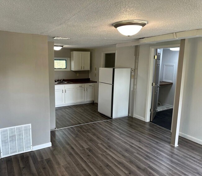 Building Photo - Charming 1 Bed House