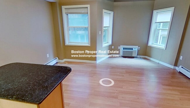 Building Photo - 461 Park Dr