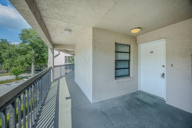 Building Photo - RENT NOW and receive the rest of OCTOBER F...