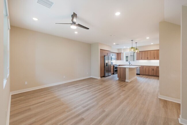 Foto del edificio - Newer townhome rental located in the gated One Seven Eight community!