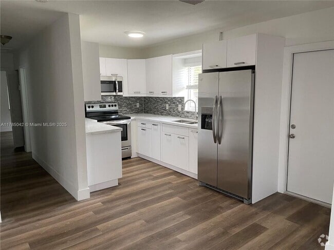 Building Photo - 1460 NE 143rd St