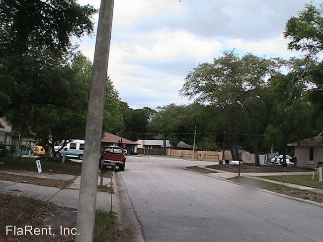 Building Photo - 3 br, 2 bath Apartment - 420 Forest Park Lane