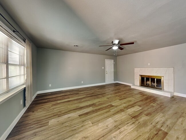 Foto del edificio - 836 Misty Glen Ln
