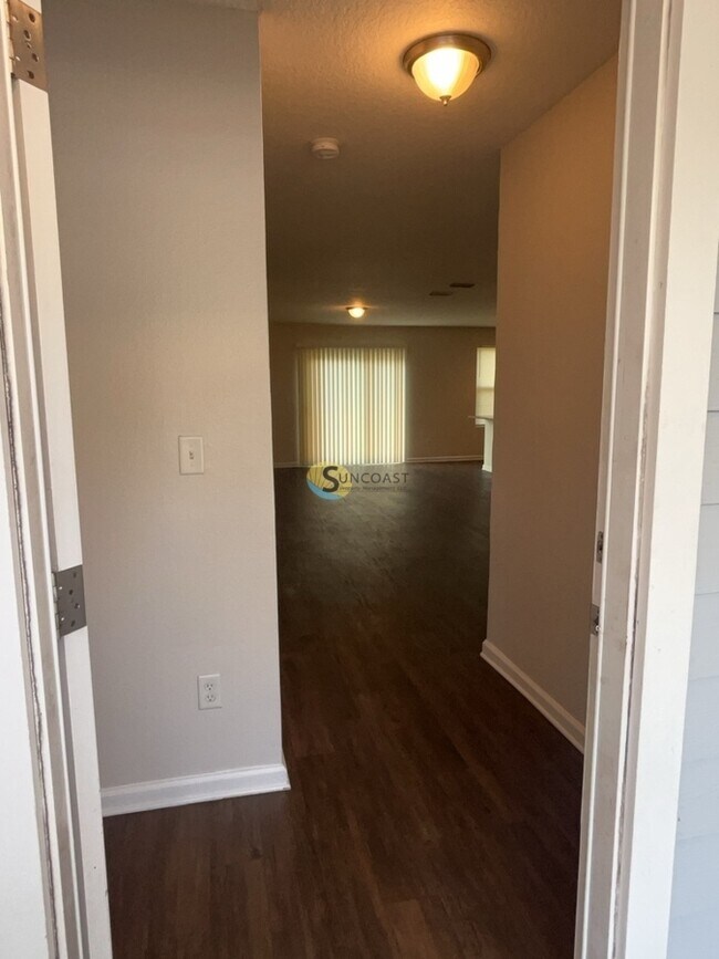 Building Photo - BEAUTIFUL 3/2 READY NOW!JUST FOR YOU!