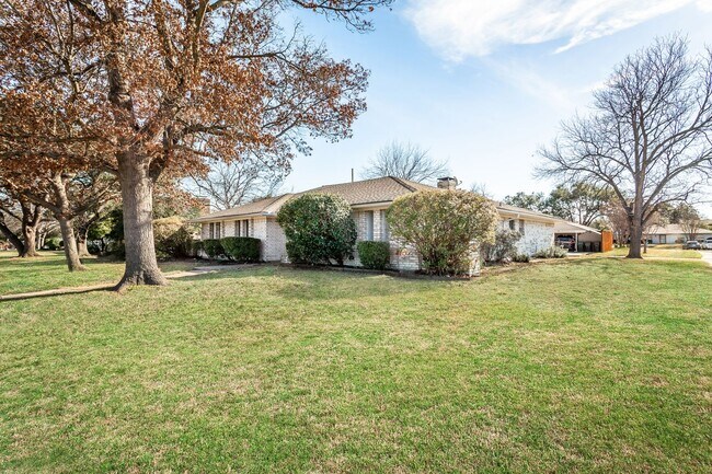 Foto del edificio - 4 Bedroom, 2 Bath Home in Plano!