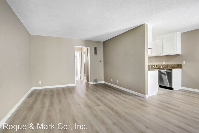 Building Photo - 1 br, 1 bath Apartment - 1234 Wellesley Av...