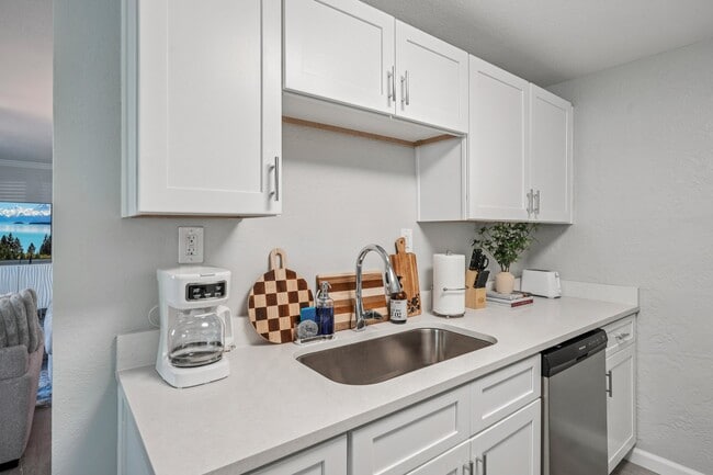 Building Photo - Riverwalk Apartments