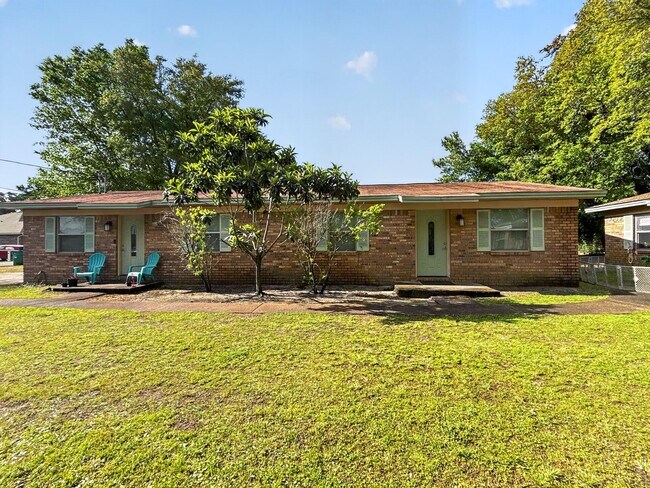 Foto del edificio - 806 Fairview Dr