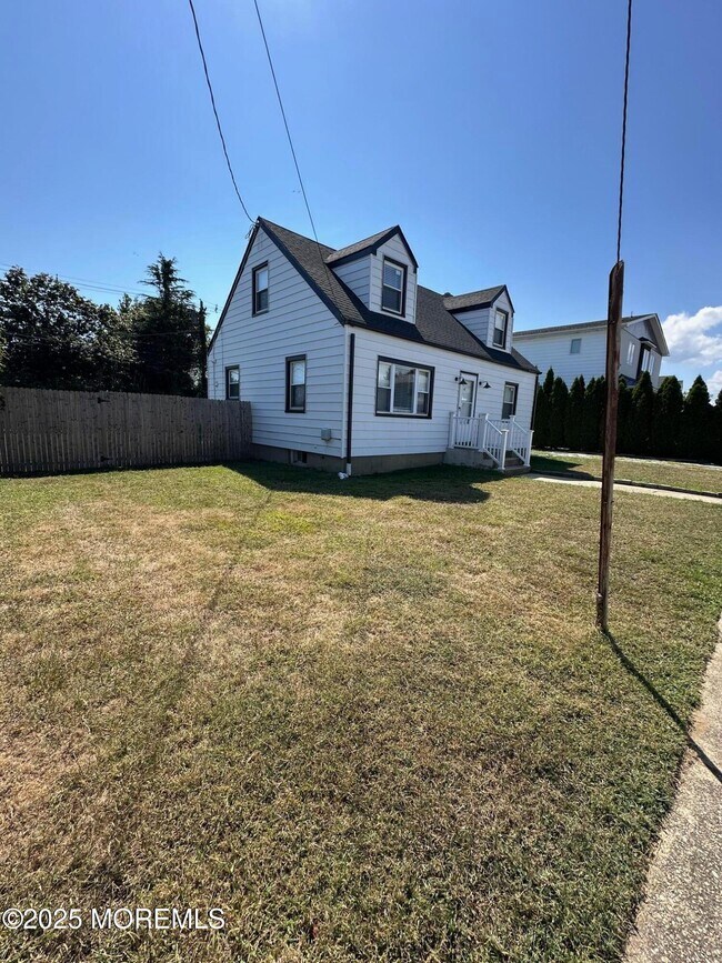 Building Photo - 10 Cambell Ct