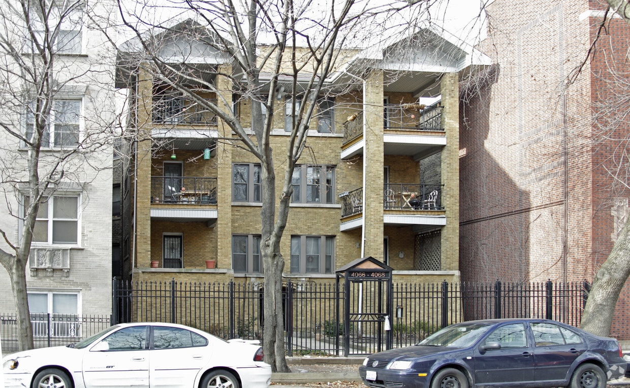 Primary Photo - 4066-4068 N Kenmore Ave